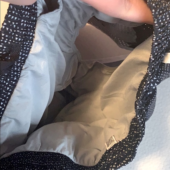 UA Shorts 🏃🏼♀️ - Picture 2 of 5